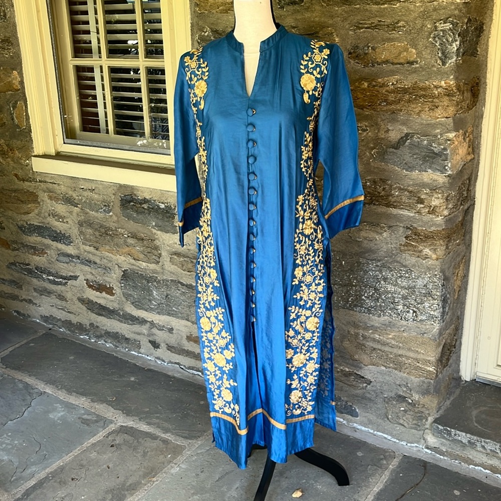 Beautiful Blue and gold set bought in Mumbai. Exceptional embroidery. XXL